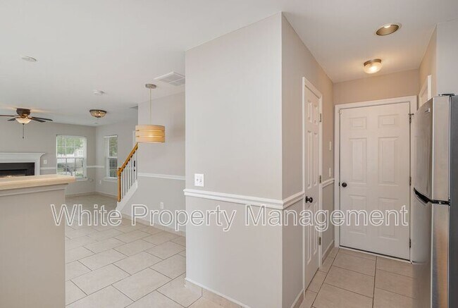 Foto del edificio - 9036 Meadowmont View Dr
