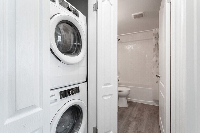 Photo du bâtiment - 150 Bay Street South