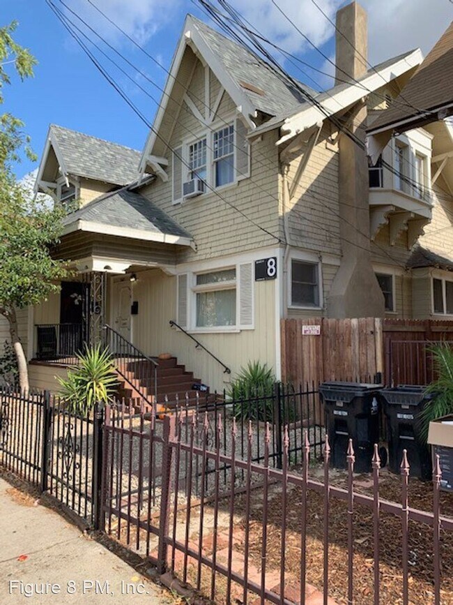 Building Photo - 3 br, 2 bath Apartment - 2624 S Budlong Ave