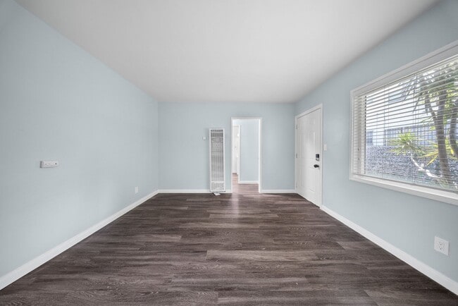 Foto del edificio - 1577 Pine Ave