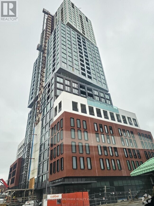 Building Photo - 39-1739 Mary St