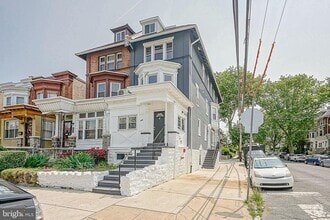 Building Photo - 323 S 51st St