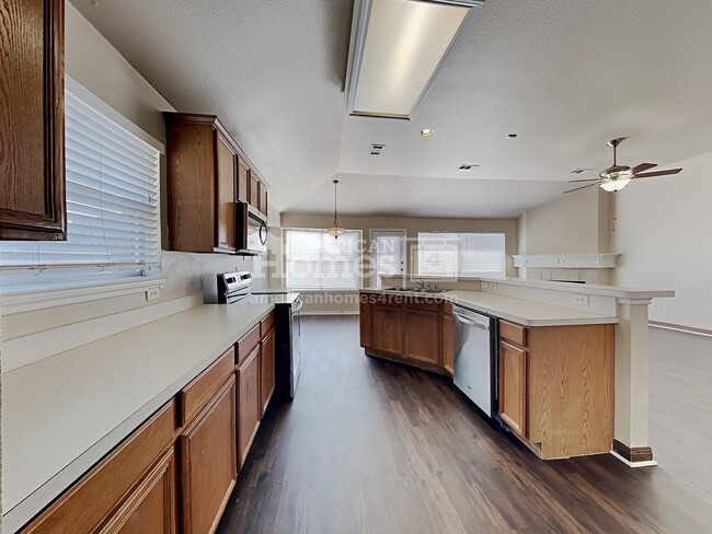 Building Photo - 350 Mesquite Hill Dr