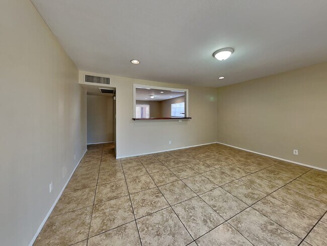 Building Photo - 3608 W Sierra Vista Dr