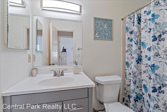 Foto del edificio - 2 br, 2 bath House - 320 Mission Trail Nor...