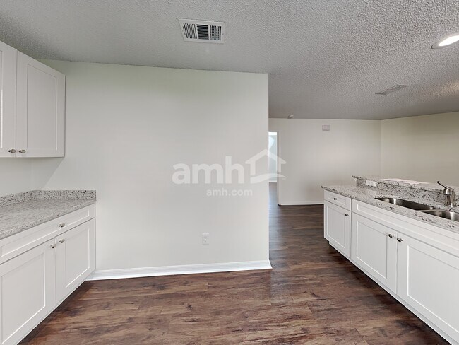Foto del edificio - 2273 Heathwood Cir