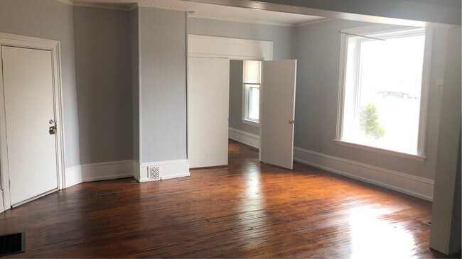 Building Photo - 307 Ives Ave