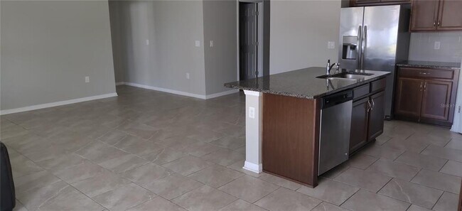 Building Photo - 3020 Sanderling St