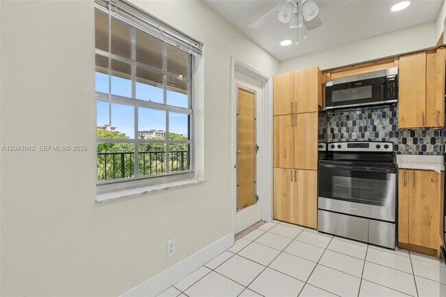 Foto del edificio - 3250 N Palm Aire Dr