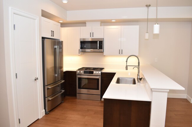 Foto del edificio - Newer 2 Bedroom 2 Bath Condo in Baker Buil...