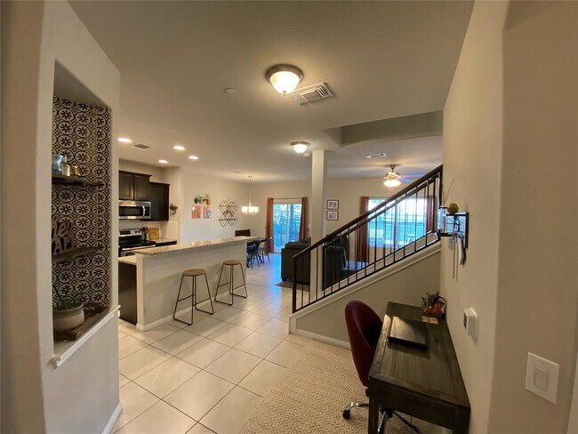 Building Photo - 516 E Slaughter Ln