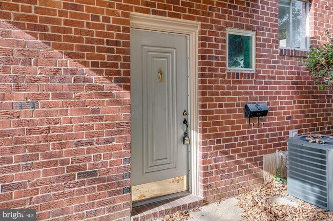 Foto del edificio - 2400 Forest Green Rd