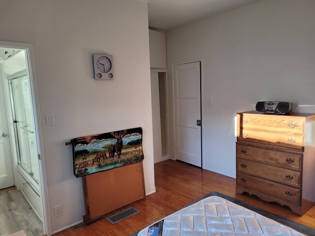 Foto del edificio - 10528 Ayres Ave