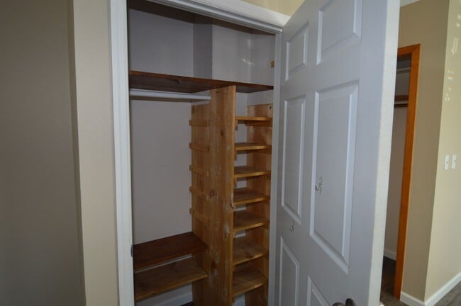 Building Photo - 5 Bedroom, 2 Bathroom House for Rent close to UND and Altru Hospital