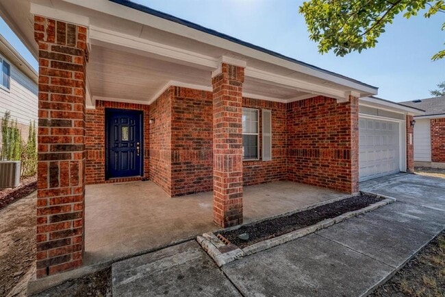 Building Photo - 17901 Violet Ln