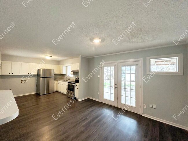 Foto del edificio - 2112 Cresthill Dr W