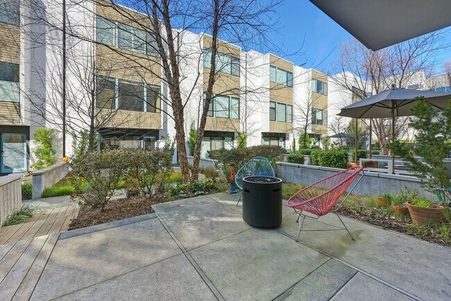 Foto del edificio - 979 Eames Walk