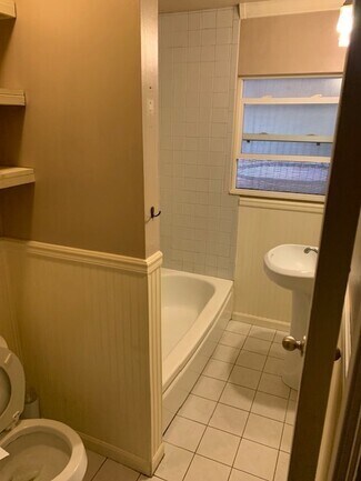 Foto del edificio - 235 W 7th Ave