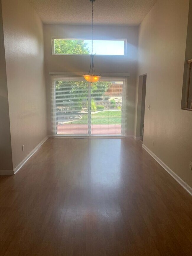 Building Photo - 5456 Santa Rosa Ave