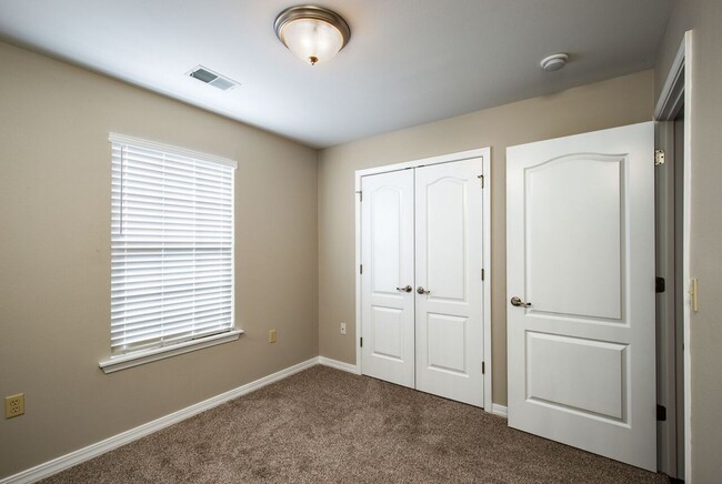 Foto del edificio - Newly Renovated Three Bedroom, Two Bath WA...
