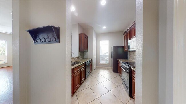 Foto del edificio - 7010 Plum Creek Terrace Ln