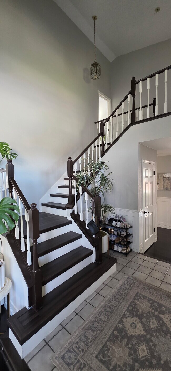Foto del edificio - 430 Guinevere Ct