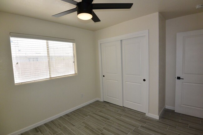 Foto del edificio - 1711-1715 E Princeton Ct