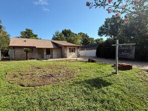Building Photo - 3502 Willow Ln