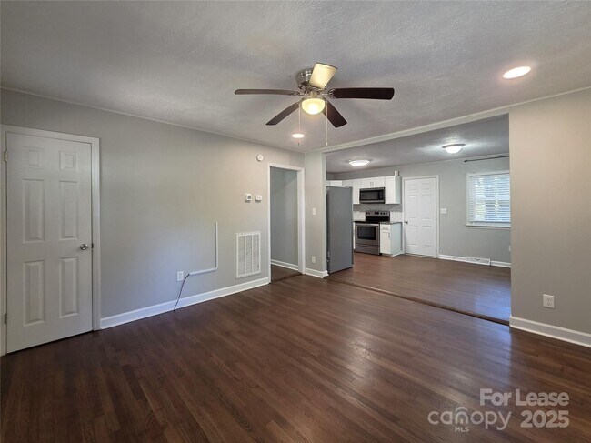Building Photo - 305 Amber Ct SW