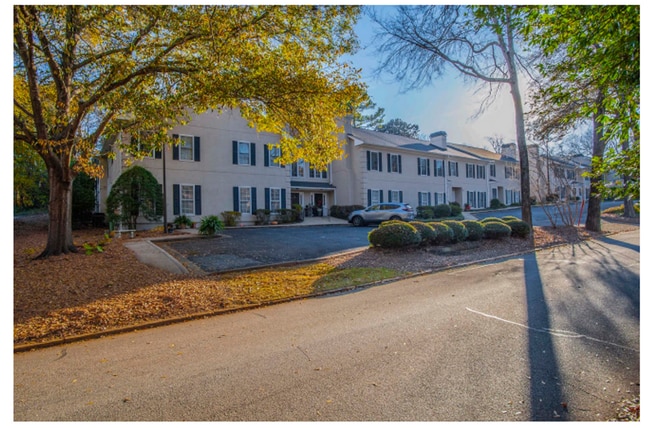 Building Photo - Beautiful 2 bedroom condo just minutes from Downtown Athens!