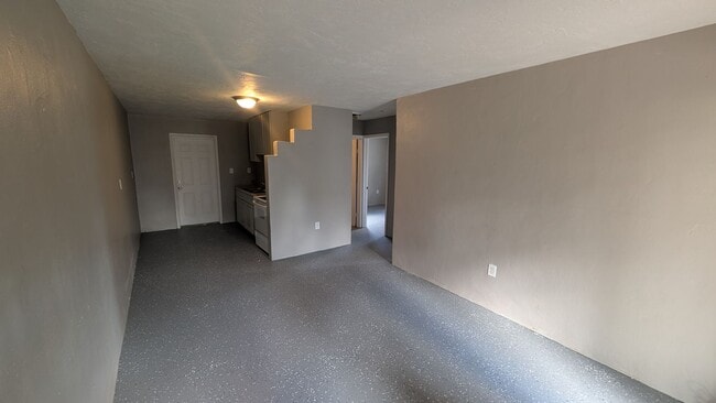 Building Photo - 2/1 home in sarasota, great location, and ...