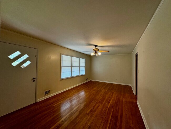 Foto del edificio - 180 Westwood Ave