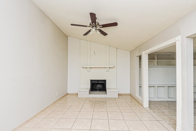 Building Photo - 7529 Ashwood Cir