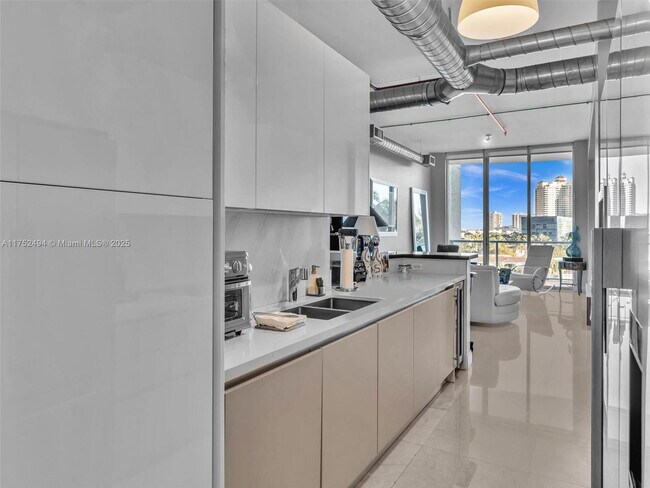 Foto del edificio - 3029 NE 188th St