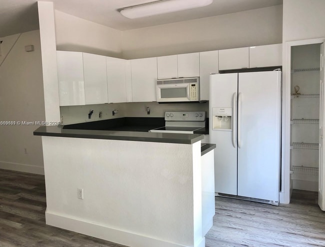 Foto del edificio - 8527 NW 108th Ave