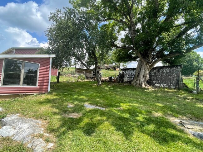 Renters have access to workshop - 32 Weavers Rd