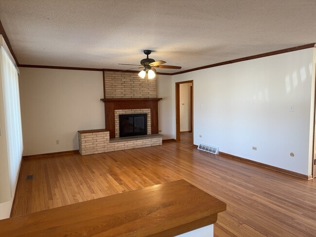 Foto del edificio - 580 N State St