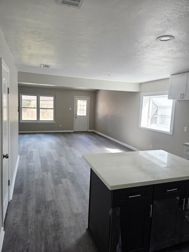 Foto del edificio - 7410 Woodoak Dr