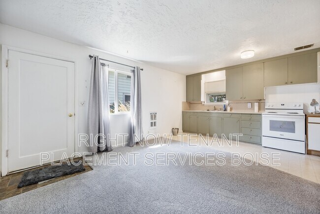 Building Photo - 2216 W Lemhi St