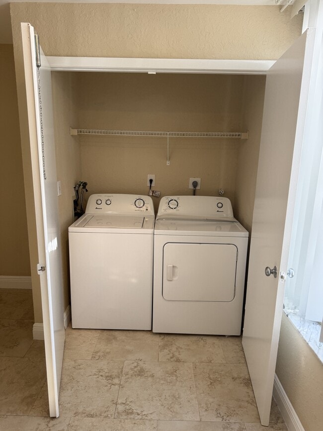 Building Photo - 2871 N Oakland Forest Dr