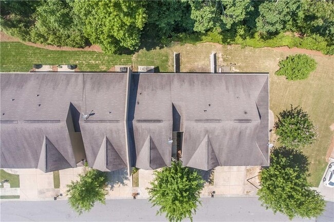Building Photo - 3232 Brockenhurst Dr