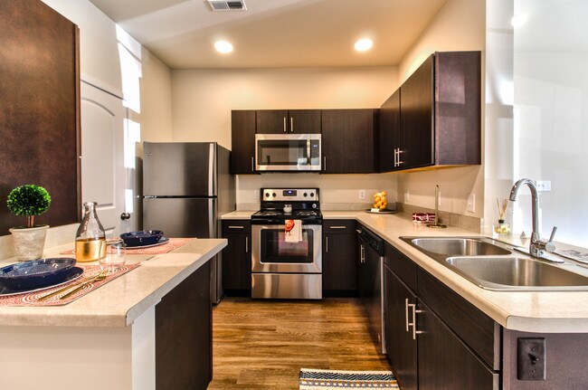 Aventura At Maryland Oaks Apartments Saint Louis Mo Apartments Com