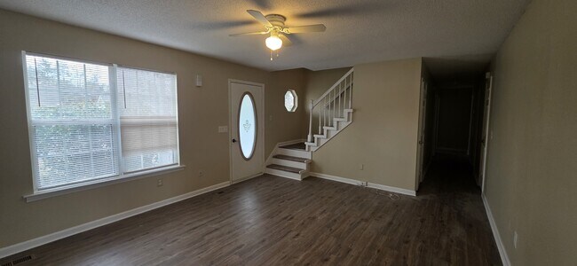 Foto del edificio - 2902 Meadowhill Dr