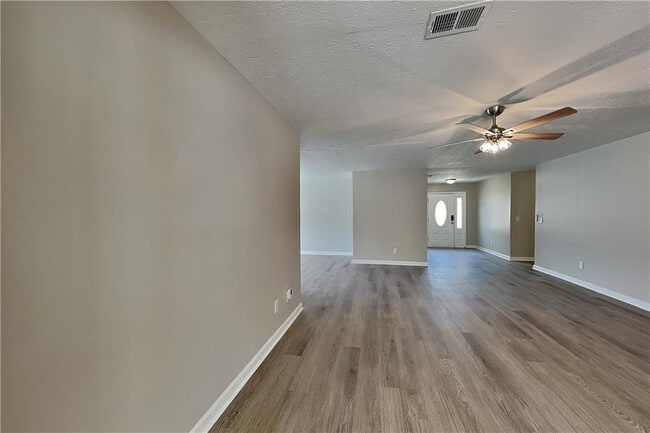 Building Photo - 41 Meadow Crest Way