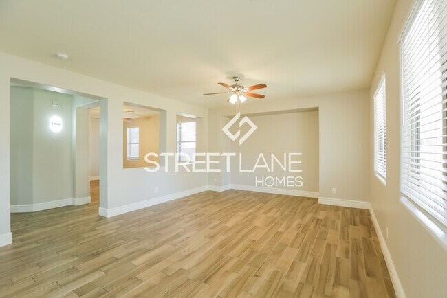 Building Photo - Spacious 5 Bedroom with Large Kitchen