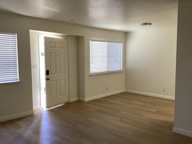 Foto del edificio - "Charming 2-Bed Condo with Cozy Fireplace & Modern Comforts in Lancaster!"