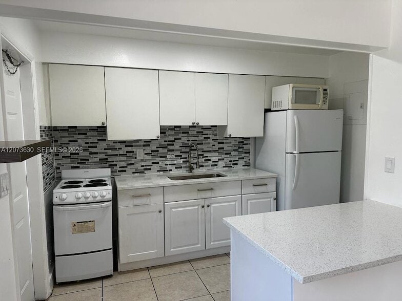 Photo - 2115 N 17th Court Unit 3