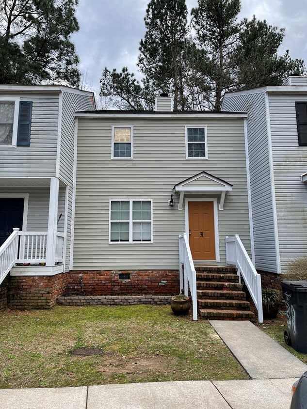 Primary Photo - 31 Dominion Way
