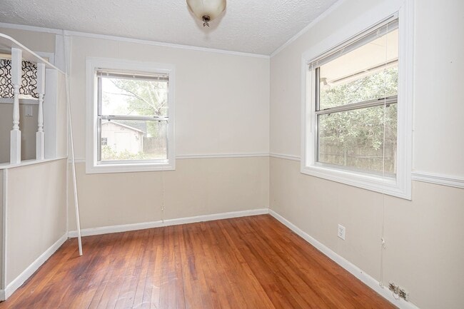 Foto del edificio - 2919 Criswell Ave