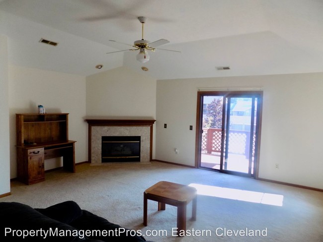 Building Photo - 8677 Scenicview Dr